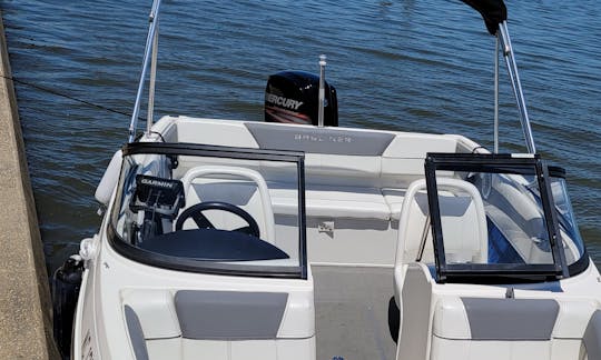 Días soleados, olas suaves: ¡Bayliner Bowrider para disfrutar de un agradable crucero por DC Waters!