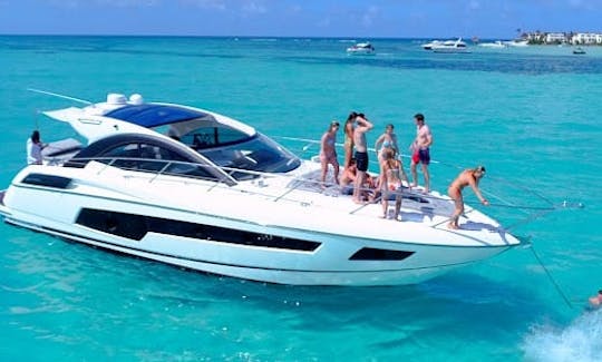 Yate Sunseeker de 55 pies para 12 personas en Cancún (moto acuática opcional #GMB55SSB)