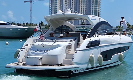 Yate Sunseeker de 55 pies para 12 personas en Cancún (moto acuática opcional #GMB55SSB)