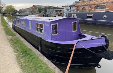 40' Canal Boat Holiday in the heart of England. Trent and Mersey Canal