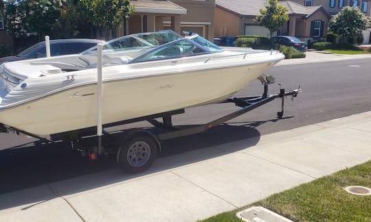 Sea Ray 200 Signature Deck Boat in Vacaville