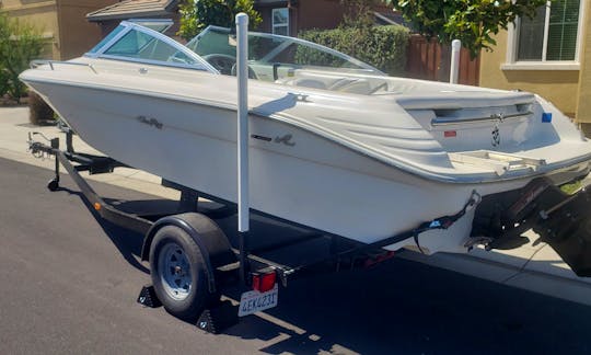 Sea Ray 200 Signature Deck Boat in Vacaville