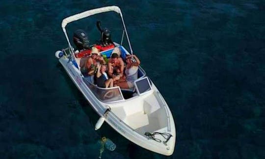 Discover Santorini in private on a speedboat
