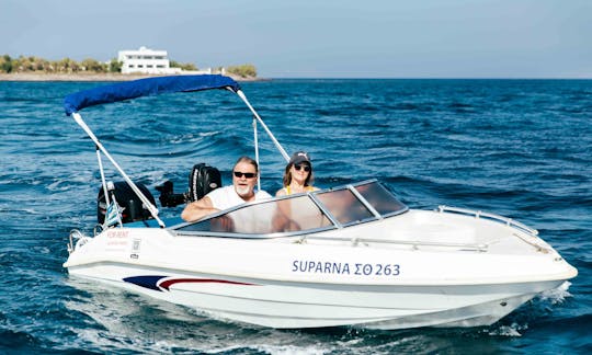 Discover Santorini in private on a speedboat