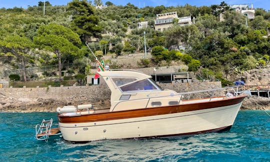 23ft Jeranto Powerboat for rent in Positano! Explore the coast