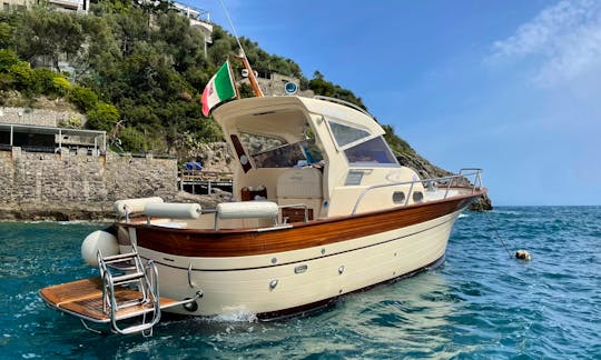 23ft Jeranto Powerboat for rent in Positano! Explore the coast