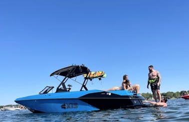 Delavan Lake Wake Boat! Axis A24 For 10 Guests $275/hr 3hr Minimum