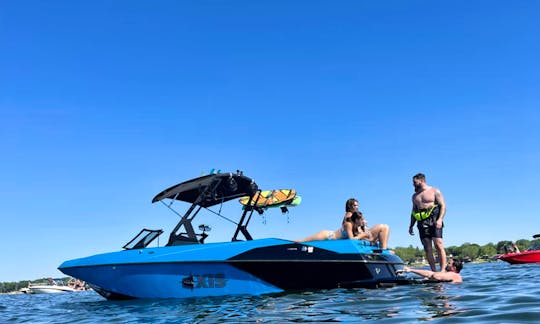 Delavan Lake Wake Boat! Axis A24 For 10 Guests $300/hr