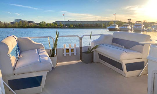Relaxing and Spacious Pontoon with Memorable Washington D.C. Views