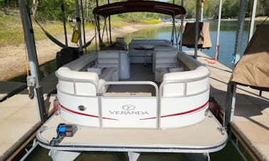 200HP Veranda 26 ft Tritoon for rent on Norris Lake (Andersonville)!