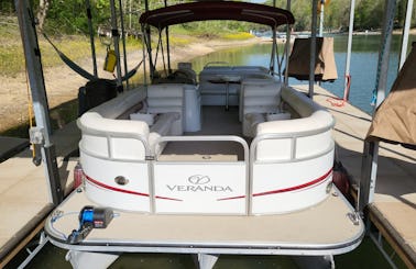 200HP Veranda 26 ft Tritoon for rent on Norris Lake (Andersonville)!
