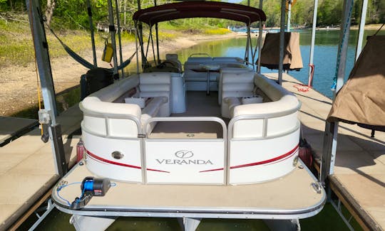 200HP Veranda 26 ft Tritoon for rent on Norris Lake (Andersonville)!