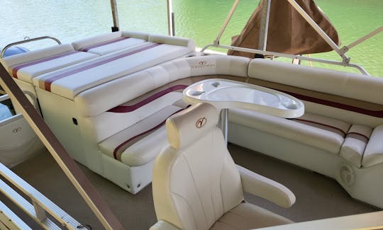 200HP Veranda 26 ft Tritoon for rent on Norris Lake (Andersonville)!