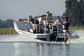 Willow Beach: Luxury Pontoon Boat for charter! Good for up to 15 people! GB03