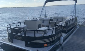 20 ' Bentley Pontoon - Cruise on Conway Chain of Lakes *FUEL INCLUDED*