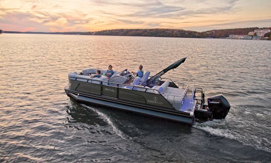 Laughlin: Pontão de luxo Regency Sport de 25 pés para alugar GB01