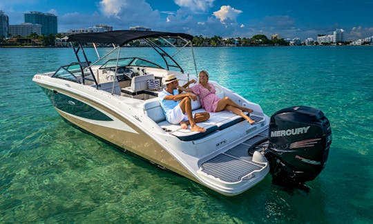 **TOP RATED** Giant Sea Ray Sundeck boat up to 9 people in Miami, Florida