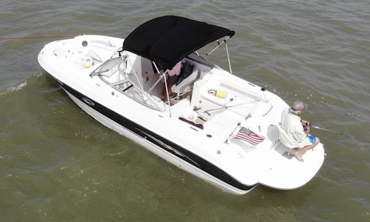 Gran barca con cubierta, esquí/velero Stingray de 25 pies en el lago Conroe, Texas