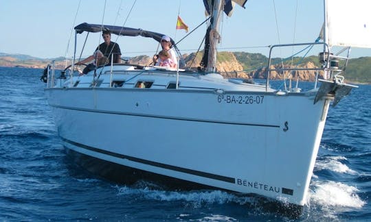 Sailing yacht rental in Barcelona - great for sailing around