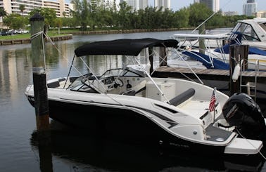 Best Bayliner DX2200 Deck Boat Rental In Washington, District of Columbia
