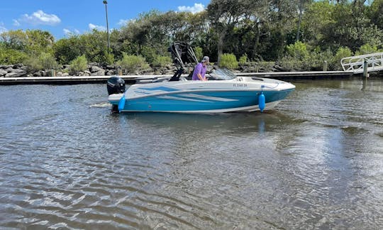 オーモンドビーチのウォータースポーツ 🤿🏄🏾‍♂️、エンターテインメント 🎼、ファミリーボート 🚤