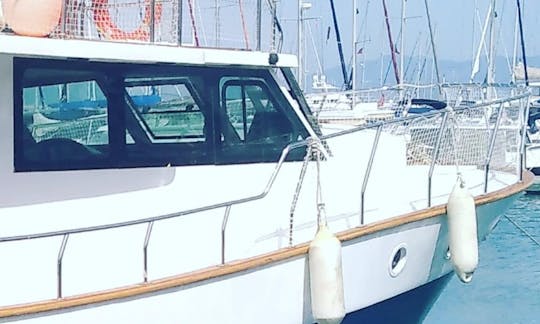 Aluguel de barcos de luxo de fibra em Kusadasi, Turquia