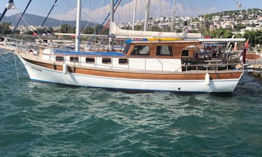 Location privée de goélette à 2 cabines pour une excursion quotidienne en bateau à Bodrum, Muğla