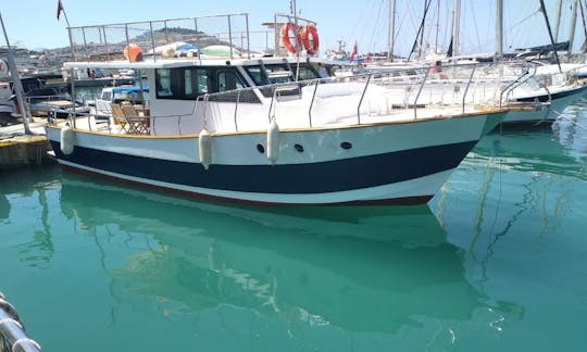 Aluguel de barcos de luxo de fibra em Kusadasi, Turquia