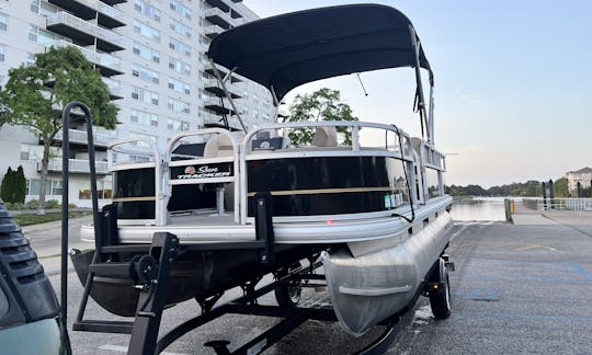 Book this new, 6 person Suntracker Pontoon