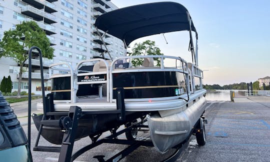 Book this new, 8 person Suntracker Pontoon