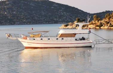Private Motor Yacht for up to 8 people in Antalya