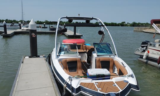 Bateau Chapparal pour 8 personnes avec capitaine à Rockwall