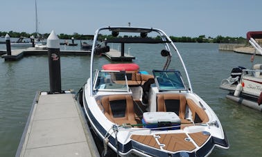 Chapparal 8 person boat with Captain in Rockwall