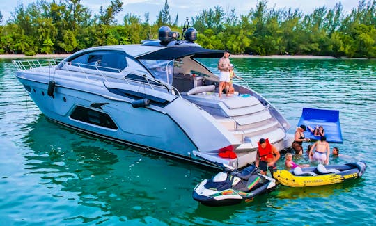 💥 Hit the Water in Style with this Azimut 65' for up to 12 people in Miami