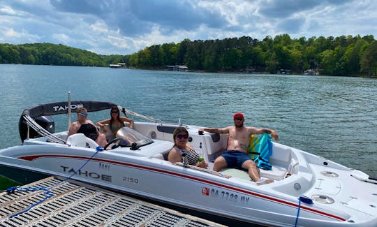 2022 Tracker Tahoe 21ft Deck boat for Fun Filled Day on Lake Lanier!!