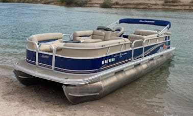 24 pies. Sun Tracker Party Barge en alquiler en Lake Havasu City, Arizona