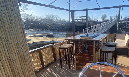 Bateau Tiki Cruiser personnalisé de 24 pieds pour 6 personnes à Wildwood, New Jersey