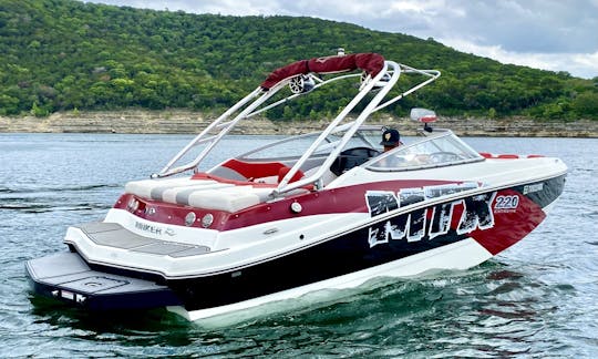 **Premium** Barco MTX 220 para um dia incrível em Austin, Texas!!