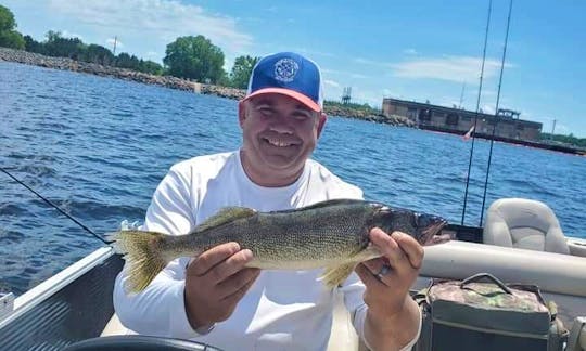 2019 18ft Bass Buggy Bennington Pontoon for rent in Black River Falls, Wisconsin