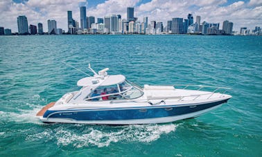 Yacht Lola de 42 pés para até 12 passageiros em Miami, Flórida