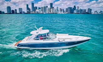 42ft Lola Formula Yacht for up to 10 passengers in Miami, Florida