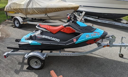 Sea-Doo Spark Trixx、マサチューセッツ州ヘーヴァリルのトレーラーに2人乗り（配達可能*）