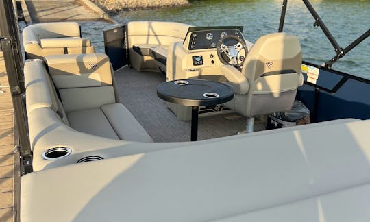 Luxury 2022 Viaggio Lago C Pontoon seats  10 comfortably!!!  Available On Lake Norman!