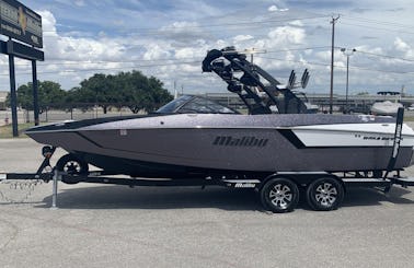 Malibu 24 MXZ Bowrider for rent on Lake Travis