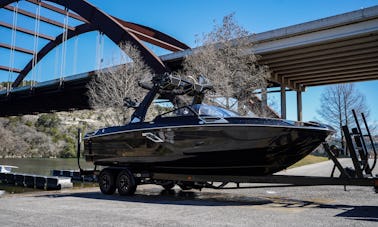 Bateau de surf de luxe sur le lac Austin