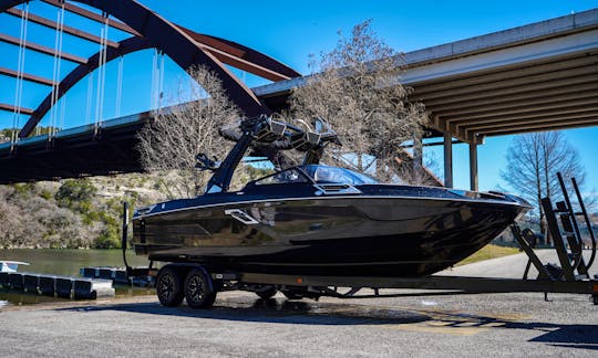 Rent a Centurion RI245 boat and surf on Lake Austin