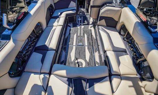 Rent a Centurion RI245 boat and surf on Lake Austin