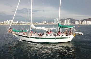 Classic Formosa 51 Sailing Boat Rental in Santa Marta, Magdalena