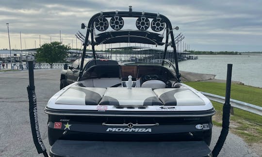 Moomba Mobius 22ft Wakeboard Boat Rental in Lewisville, Texas!!