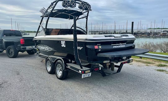 Moomba Mobius 22ft Wakeboard Boat Rental in Lewisville, Texas!!